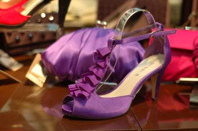 Menbur elegante Abendschuhe mit passender Handtasche